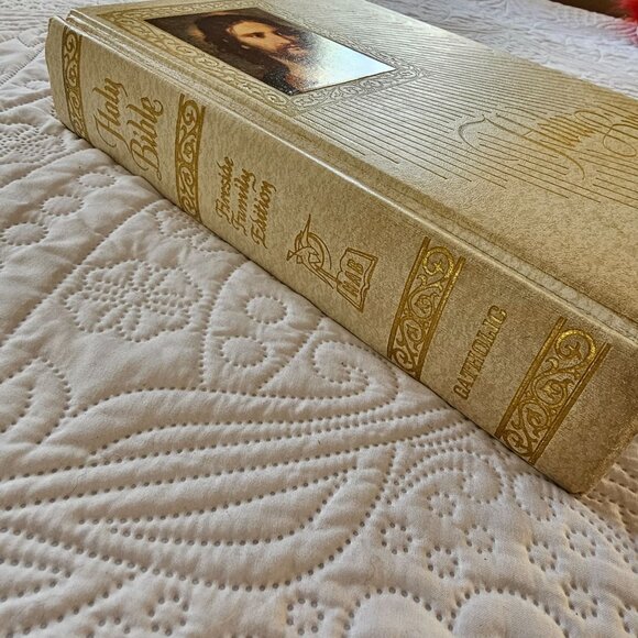 Fireside Family Edition NAB Catholic Bible With Jesus Portrait Cover & Illustrat - Picture 11 of 15